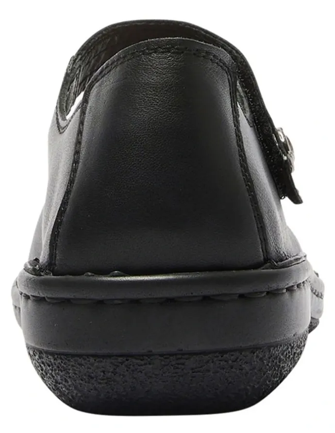 Wide Steps Radius Flat Shoes in Black