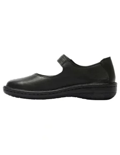Wide Steps Radius Flat Shoes in Black
