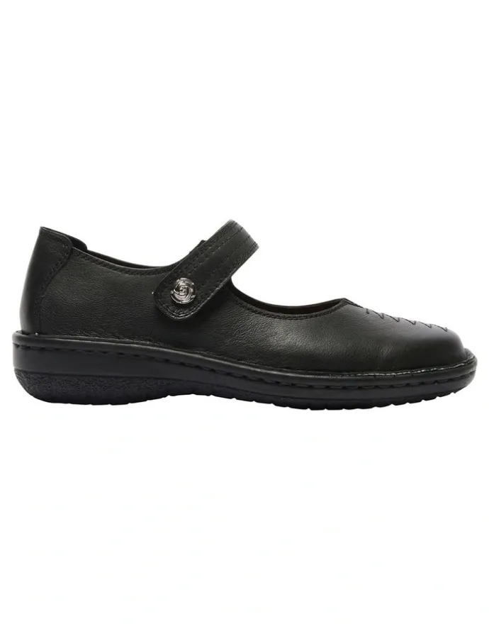 Wide Steps Radius Flat Shoes in Black