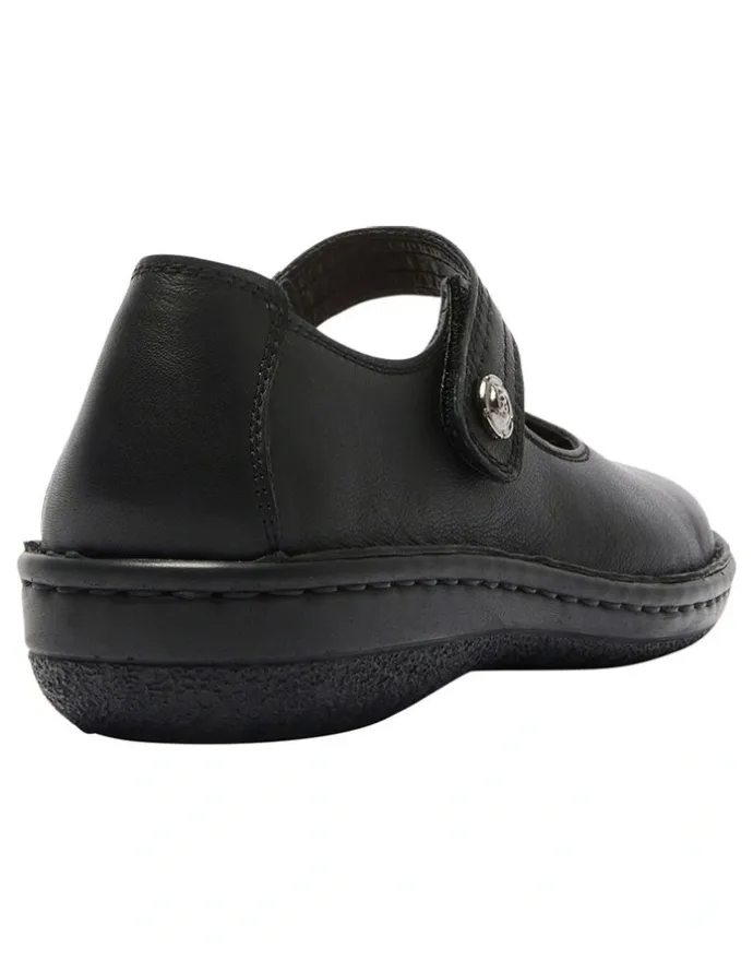 Wide Steps Radius Flat Shoes in Black