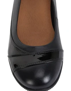 Wide Steps Virgo Black Glove / Patent Flat Shoes