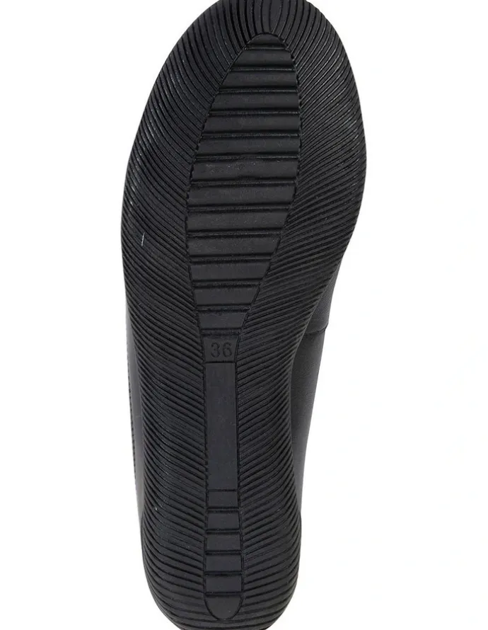 Wide Steps Virgo Black Glove / Patent Flat Shoes