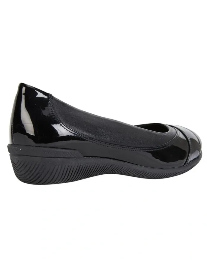 Wide Steps Virgo Black Glove / Patent Flat Shoes
