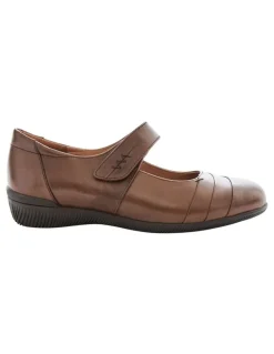 Wide Steps Winston Sandals in Brown Glove