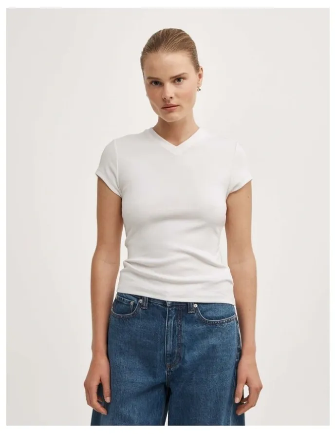 Witchery High V-neck T-shirt in Fresh White