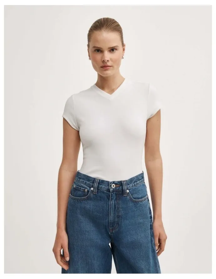 Witchery High V-neck T-shirt in Fresh White