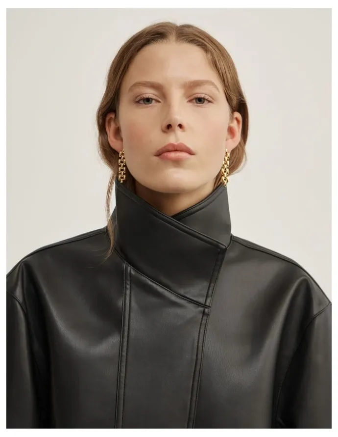 Witchery Tabi Earrings in Gold