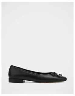 Wittner Armenia Leather Ballet Flat in Black