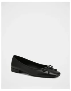 Wittner Armenia Leather Ballet Flat in Black