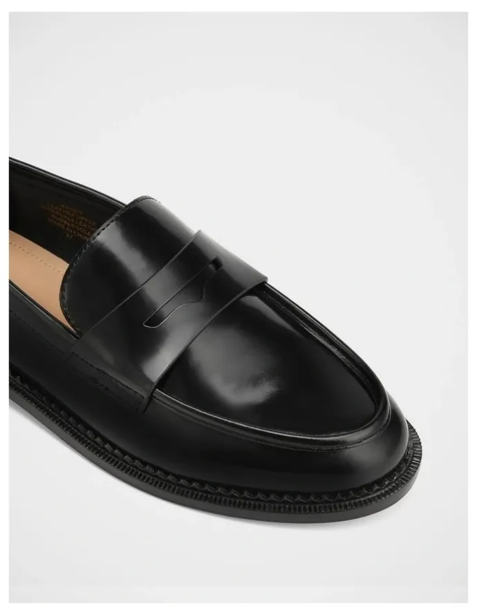 Wittner Brody Leather Loafer in Black