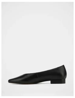 Wittner Calio Leather Ballet Flat in Black