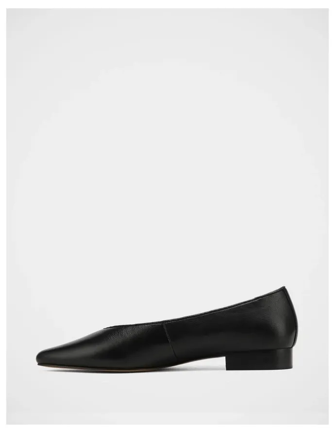 Wittner Calio Leather Ballet Flat in Black