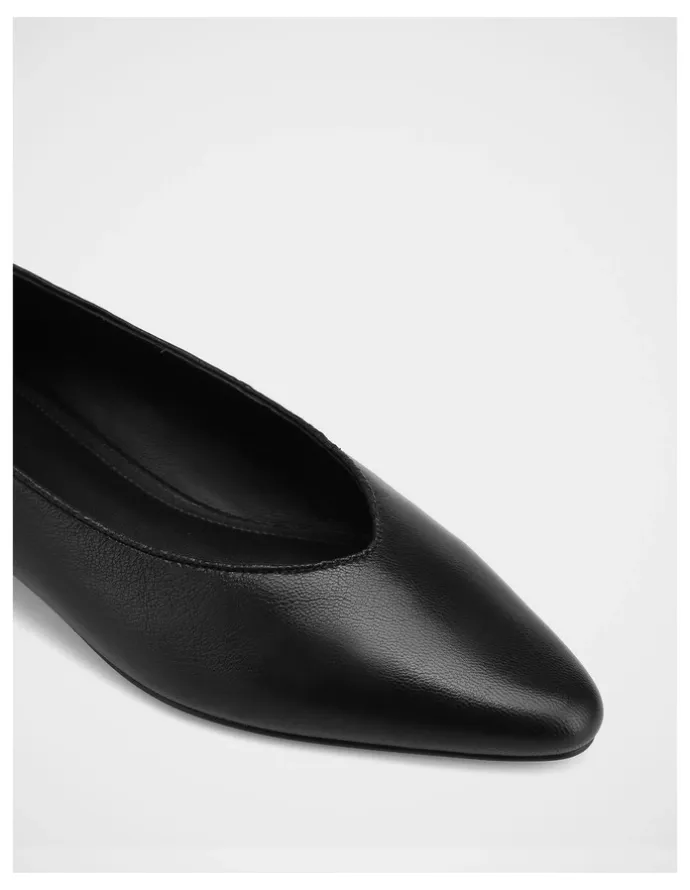 Wittner Calio Leather Ballet Flat in Black