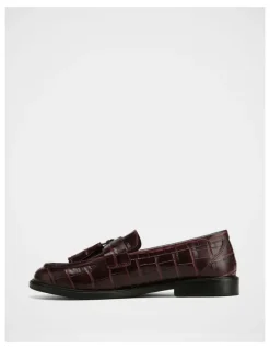 Wittner Evelyn Croc Embossed Leather Loafer in Raisin