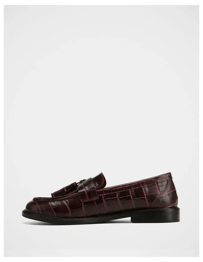 Wittner Evelyn Croc Embossed Leather Loafer in Raisin