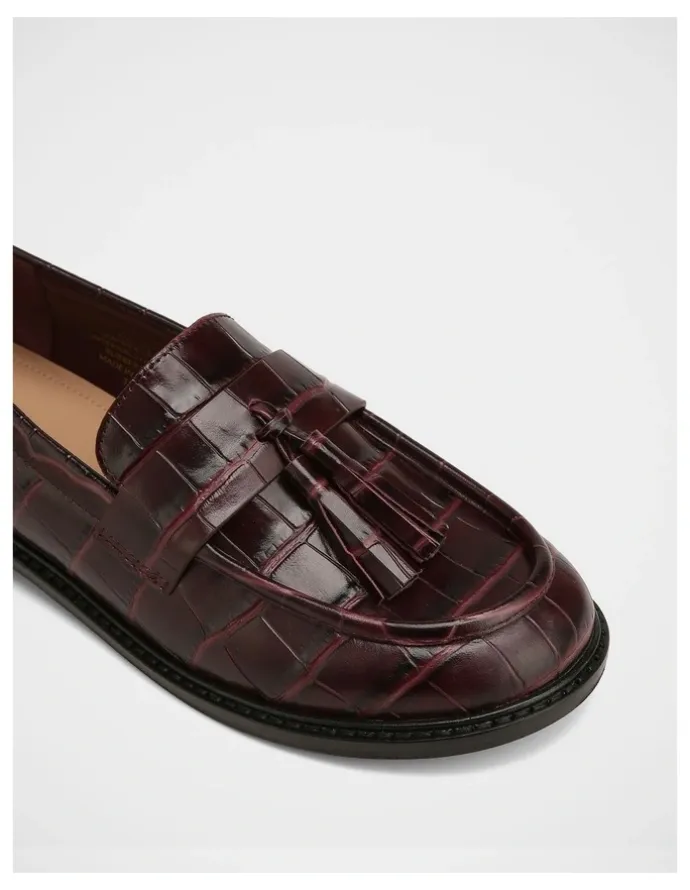 Wittner Evelyn Croc Embossed Leather Loafer in Raisin
