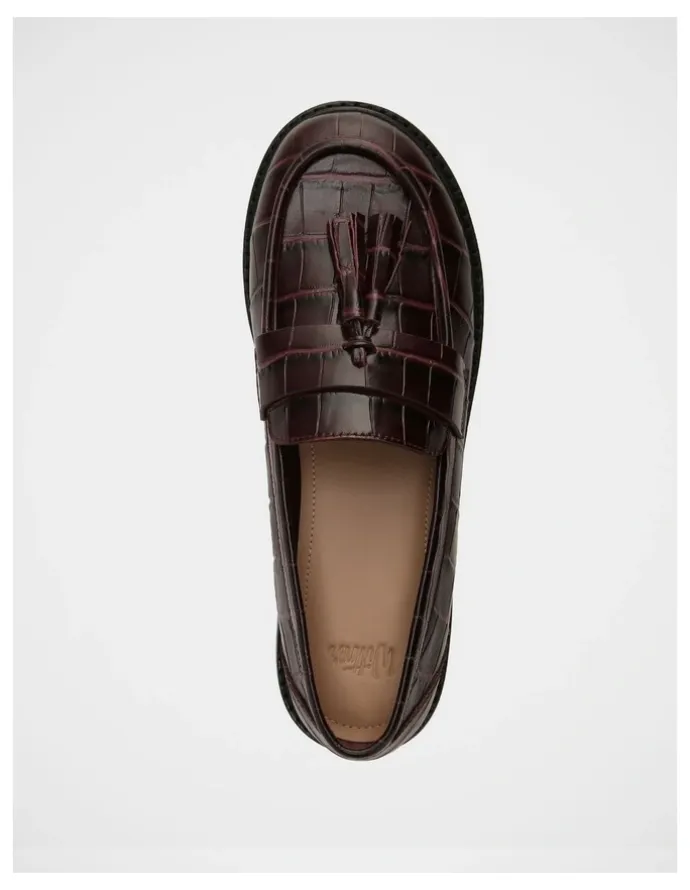 Wittner Evelyn Croc Embossed Leather Loafer in Raisin