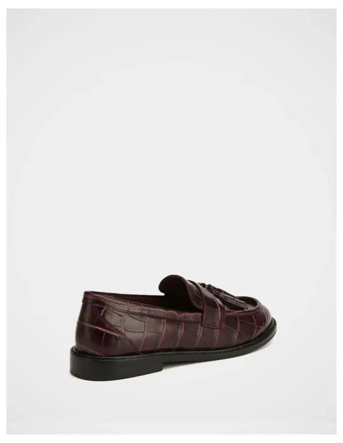 Wittner Evelyn Croc Embossed Leather Loafer in Raisin