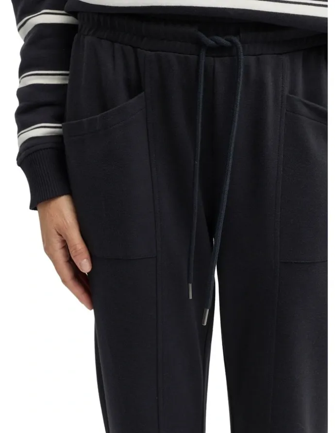 Yarra Trail Arco Jogger in Blue