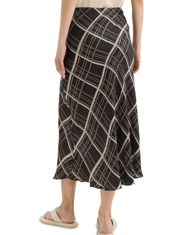 Yarra Trail Controllo Skirt in Black