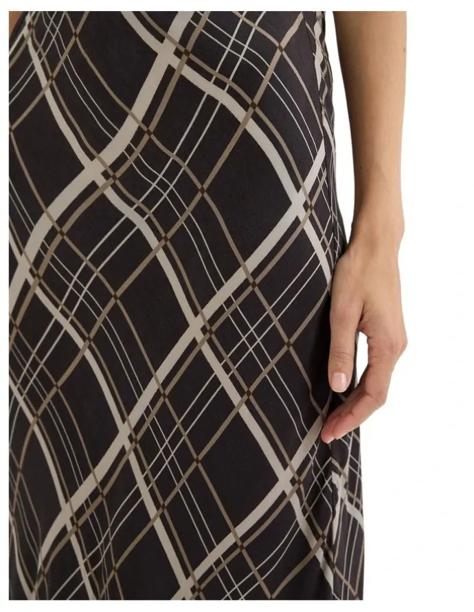 Yarra Trail Controllo Skirt in Black