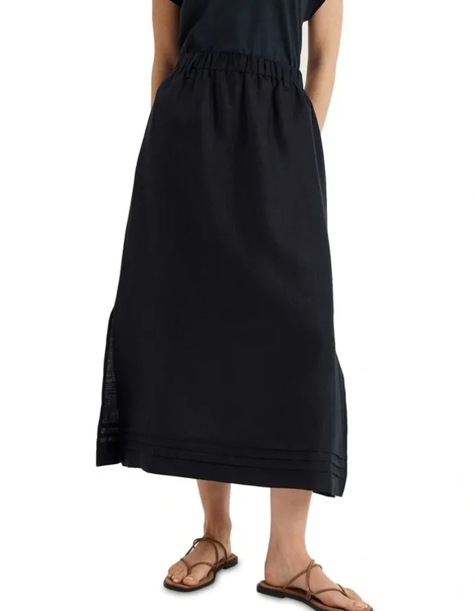 Yarra Trail Kinship Skirt in Navy