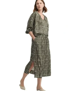 Yarra Trail Yield Skirt in Green